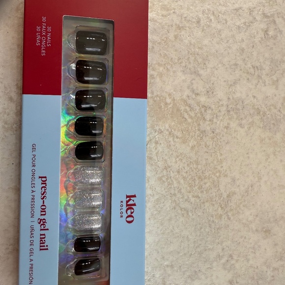 Kleo Kolor - Press-on nails - Picture 1 of 2